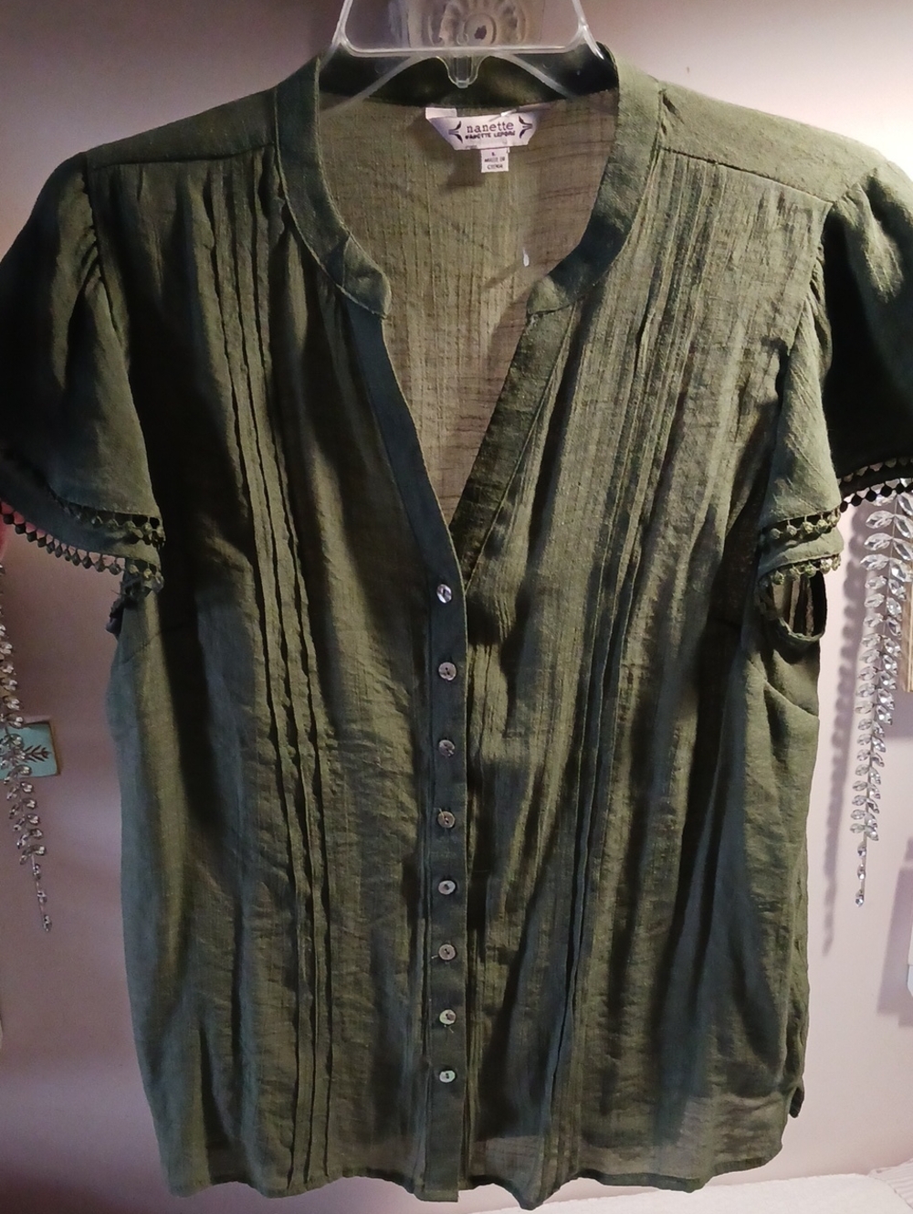 Nannette Olive Green Pintuck Button-Front Blouse Fluttered Design Sleeve L
